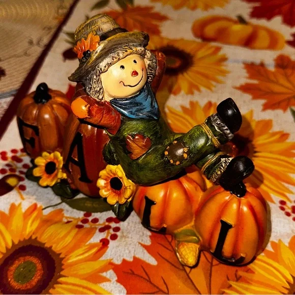 NEW Fall Harvest Scarecrow Pumpkin Figurine - Picture 3 of 3